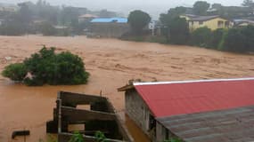 Le pays est dévasté par des pluies torrentielles. 