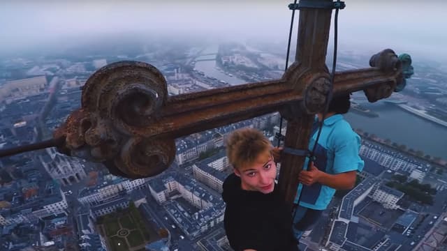 Des urbexeurs sur la cathédrale de Strasbourg