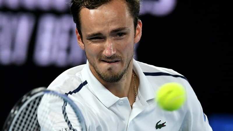 Open d'Australie: Medvedev rejoint Djokovic en finale après avoir surclassé Tsitsipas