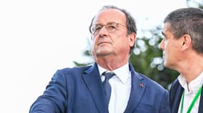 François Hollande lors d'un match de Ligue 2 du Red Star en septembre 2024 