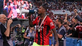 Mike Maignan lors ces célébrations avec l'AC Milan