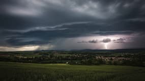 Des images des orages dans le sud-ouest de la France ce lundi 19 mai 2025 dans la soirée