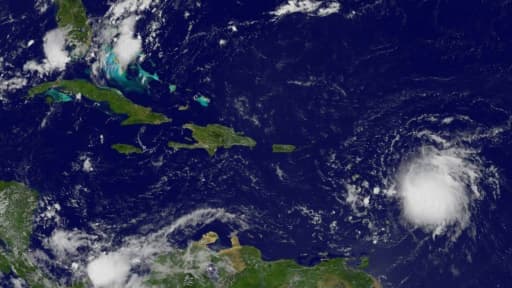 Image satellite fournie par la NASA
en date du 26 août 2015 de la tempête Erika (d) qui menace désormais Porto Rico, Haïti et la République dominicaine