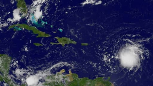Image satellite fournie par la NASA
en date du 26 août 2015 de la tempête Erika (d) qui menace désormais Porto Rico, Haïti et la République dominicaine