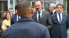 Edouard Philippe et Christophe Castaner rencontrent des policiers à Evry le 9 juin 2020