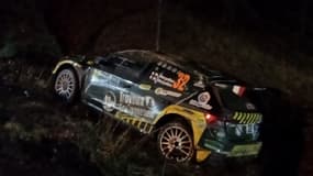 La voiture de Matthieu et Mathilde Margaillan après une sortie de route sur le rallye Monte-Carlo le 22 janvier 2025.