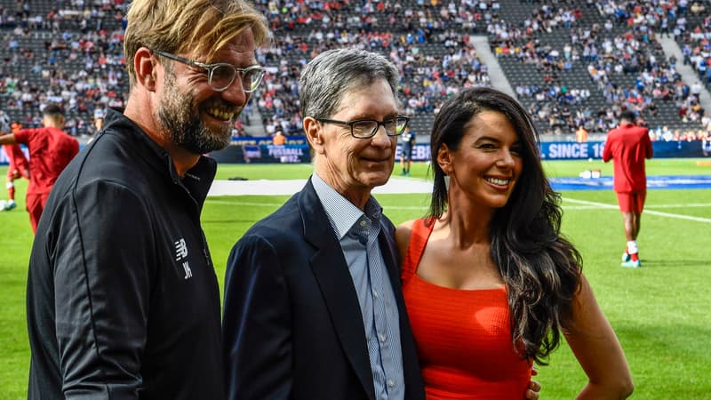 Jurgen Klopp avec le copropriétaire de Liverpool, John Henry, et sa femme