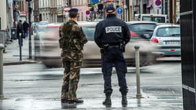 Des personnes soupçonnées d'avoir apporté un soutien logistique, notamment à Amedy Coulibaly ont été interpellées dans la nuit de jeudi à vendredi.