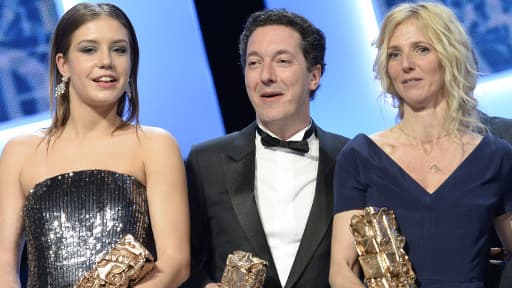 Adèle Exarchopoulos, Guillaume Gallienne et Sandrine Kiberlain posent avec leur récompense