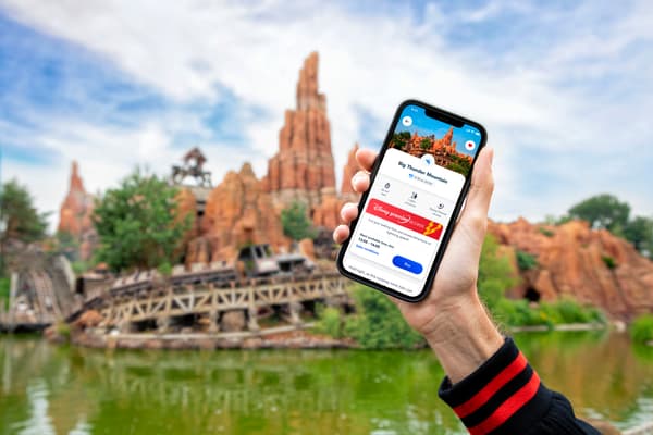 Oubliez les files d'attente: Disneyland Paris propose une "baguette magique" digitale
