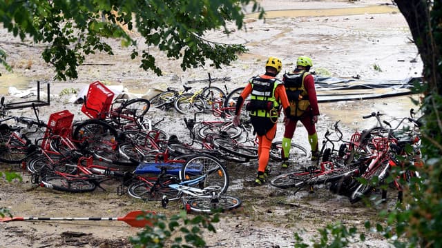 Les pompiers interviennent à Saint-Julien-de-Peyrolas.