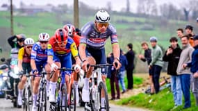Le coureur néerlandais Mathieu Van der Poel lors de l'E3 Saxo Classic le 28 mars 2025