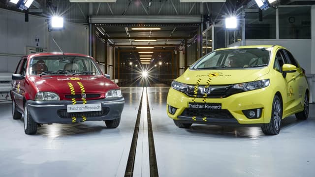 Duel de crash tests, entre une Rover de 1997 et une Honda de 2017.