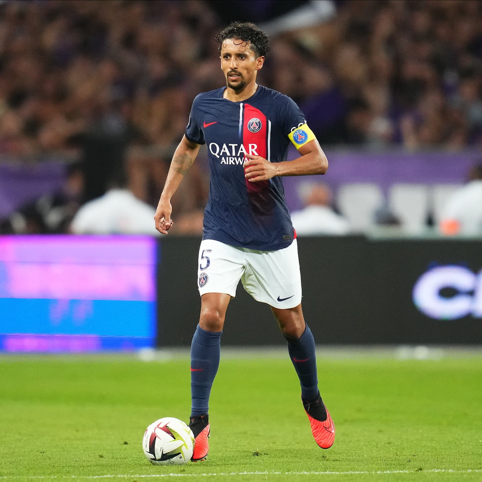 Brassard De Capitaine PSG - Collection Officielle Paris Saint-Germain, Polyester, Taille Ajustable