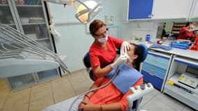 Les soins dentaires bientôt moins remboursés par la Sécu (photo d'illustration).