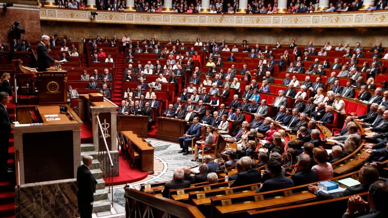 Il faut plus de huit mois pour qu'une loi nécessitant un décret d'application soit promulguée.