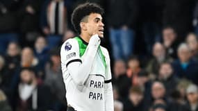 Le joueur de Liverpool Luis Diaz célèbre son but en rendant hommage à son père, 5 novembre 2023