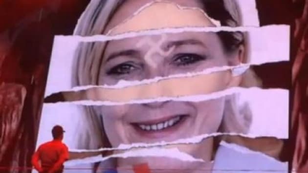 Marine Le Pen affublée d'une croix gammée lors d'un concert de Madonna Marine Le Pen affublée d'une croix gammée lors d'un concert de Madonna