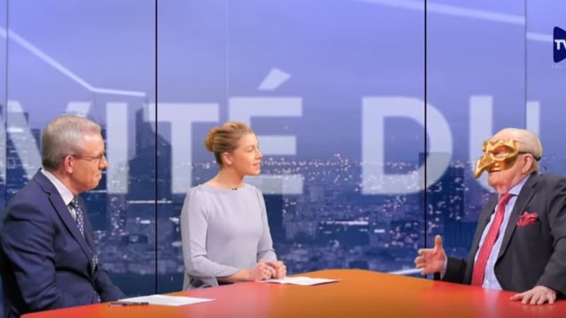 Jean-Marie Le Pen masqué à droite de la photo