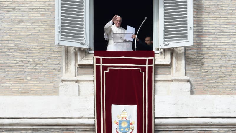 Le pape François, dimanche, à l’issue de la messe de clôture du synode sur la famille au Vatican.