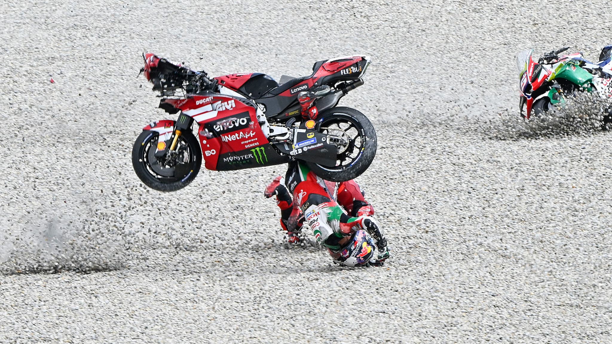 Johann Zarco après sa chute à Barcelone