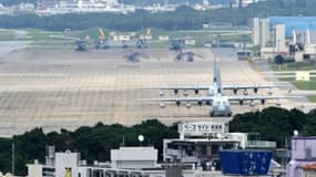 La base américaine de Futenma, le 24 avril 2010 à Ginowan, dans la préfecture d'Okinawa, au Japon