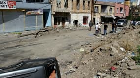 Une rue de Diyarbakir, théâtre de heurts entre l'armée turque et des rebelles kurdes, le 19 août 2015