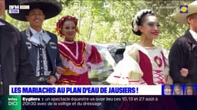 Fête latino-mexicaines de Barcelonnette: les danseuses et les mariachis en place