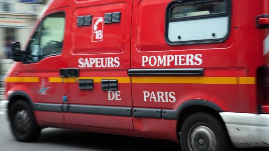 Les sapeurs-pompiers débutent leur campagne de vente de calendriers sur  Courbevoie Mairie de Courbevoie