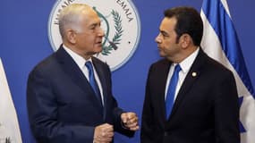 Le Premier ministre israélien Netanyahu et le président du  Guatemala Jimmy Morales lors de l'inauguration de l'ambassade le 16 mai 2018. 