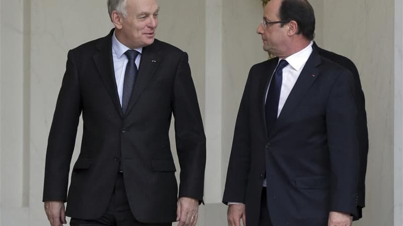 La cote de popularité de François Hollande et de Jean-Marc Ayrault poursuit sa baisse en janvier.