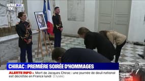 Les images des Français qui ont rendu hommage à Jacques Chirac cette nuit à l'Élysée et devant l'hôtel de ville de Paris