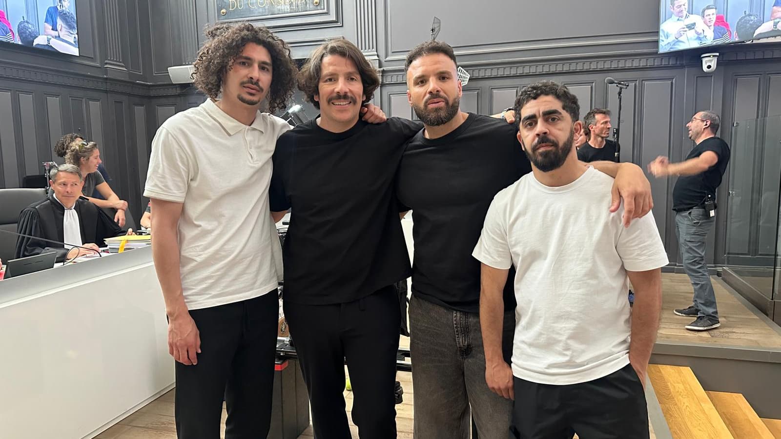 Ichem Bougheraba, Redouane Bougheraba, Hakim Bougheraba et Arriles Amrani sur le tournage de la comédie "Sous écrous"
