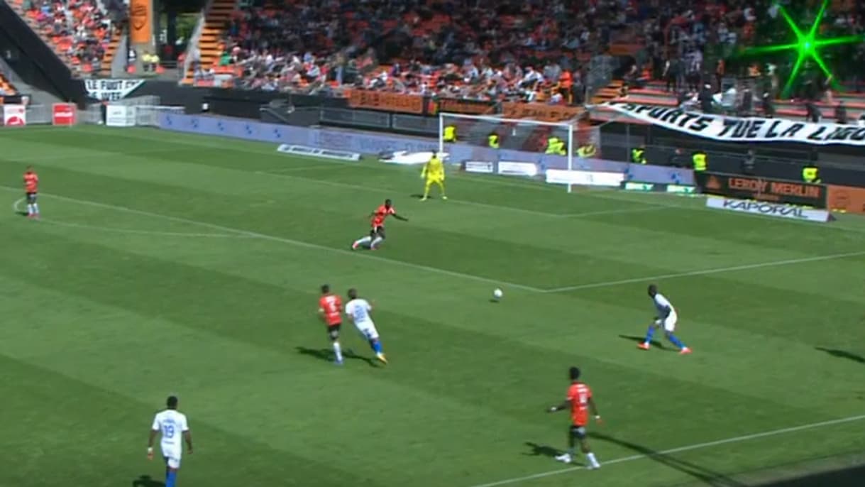 Un laser dirigé vers la caméra de beIN Sports à Lorient le 24 août 2024. Un laser dirigé vers la caméra de beIN Sports à Lorient le 24 août 2024.