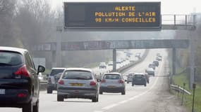 Durant l'épisode de pollution aux particules fines, la préfecture de Haute-Savoie recommande aux personnes vulnérables de limiter les déplacements sur les grands axes routiers (image d'illustration).
