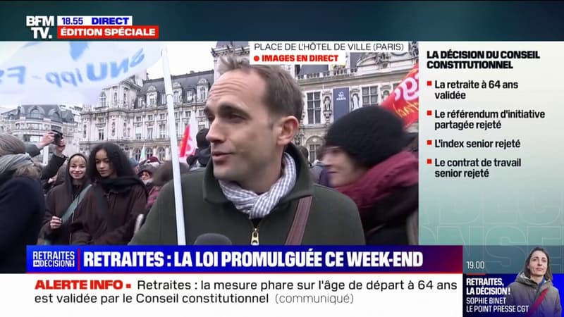 Paris: des manifestants affluent sur la place de l'hôtel de Ville après la décision du Conseil constitutionnel