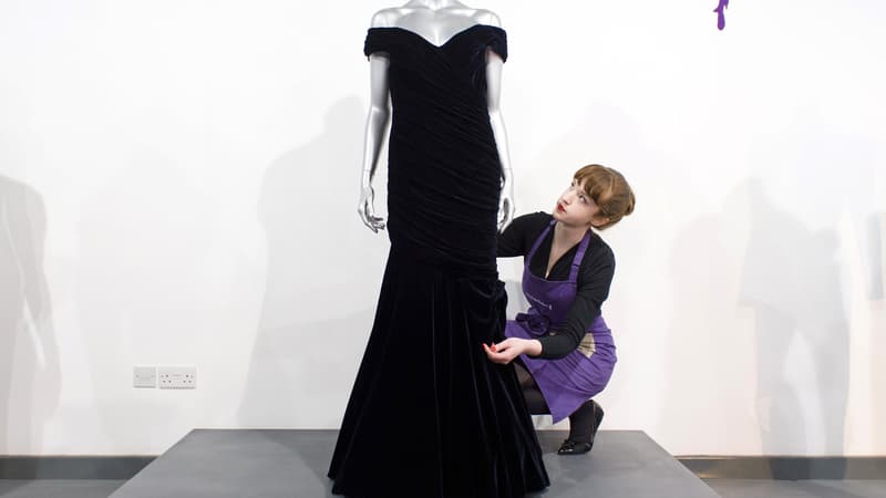 La robe portée par Lady Diana, prise en photo à l'occasion d'une précédente vente en 2013
