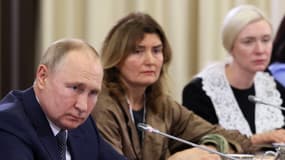 Vladimir Poutine rencontre les mères de soldats russes disparus ou tués en Ukraine à Moscou, le 25 novembre 2022