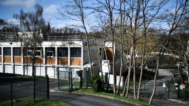 L'entrée du collège le 23 février 2021 de Pont de Bois, à Saint-Chéron, près de l'endroit où une adolescente a été poignardée lors d'une rixe entre jeunes