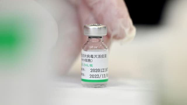 Une fiole du vaccin chinois Sinopharm, le 19 janvier 2021 à Belgrade, en Serbie. (Photo d'illustration)