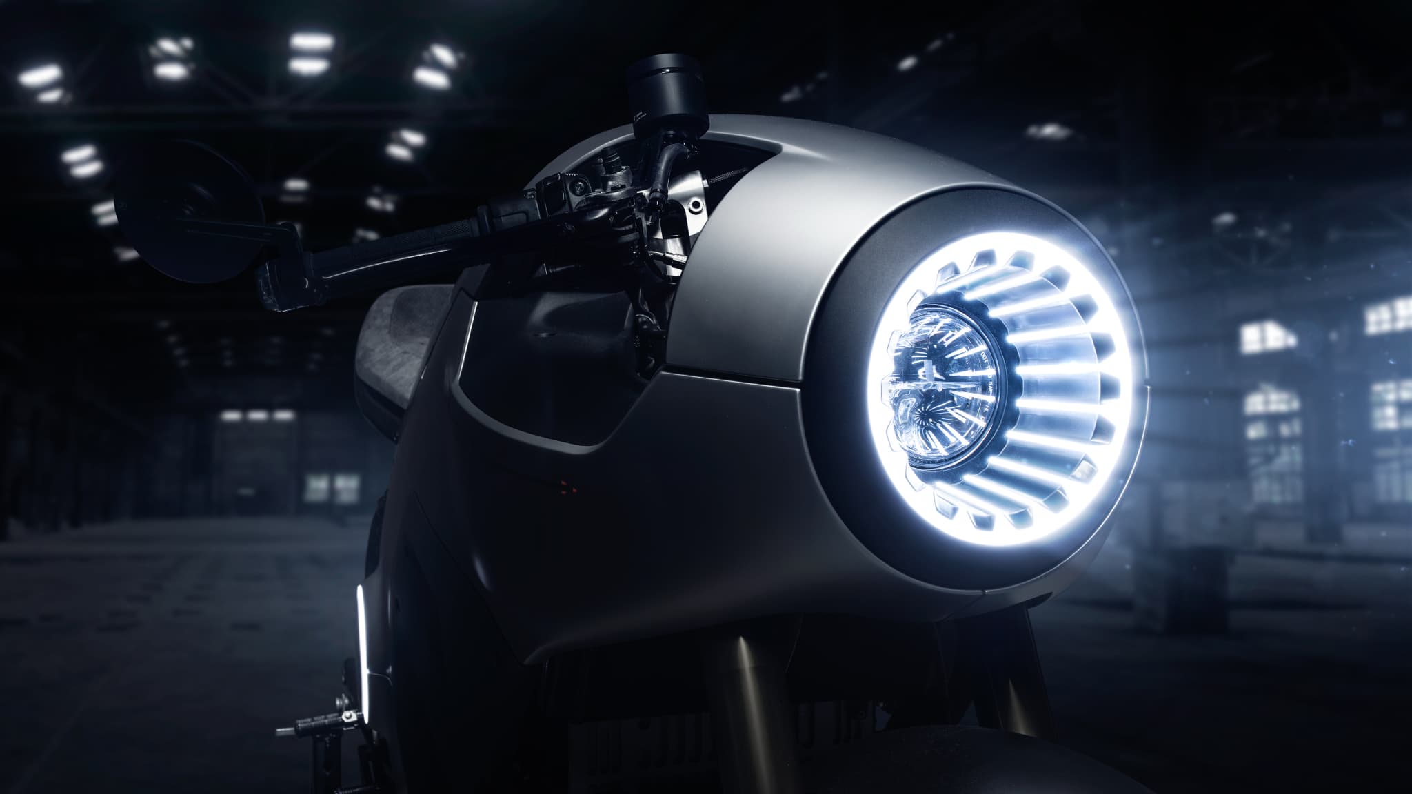 Le phare avant de la Rocket One est un clin d'oeil aux turbines de F-16. Le phare avant de la Rocket One est un clin d'oeil aux turbines de F-16.