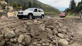 L'accès à Venanson (Alpes-Maritimes) rétabli via une piste en terre le mercredi 25 octobre 2023 après le passage de la tempête Aline.