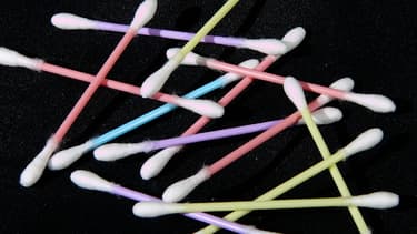 Comme les cotons-tiges, plusieurs produits d'hygiène contenant du plastique seront bientôt banni des rayons. (image d'illustration)
