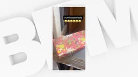 Un homme, qui faisait des travaux chez ses parents, a découvert dans un mur un cadeau de Noël qui lui était destiné il y a 40 ans.