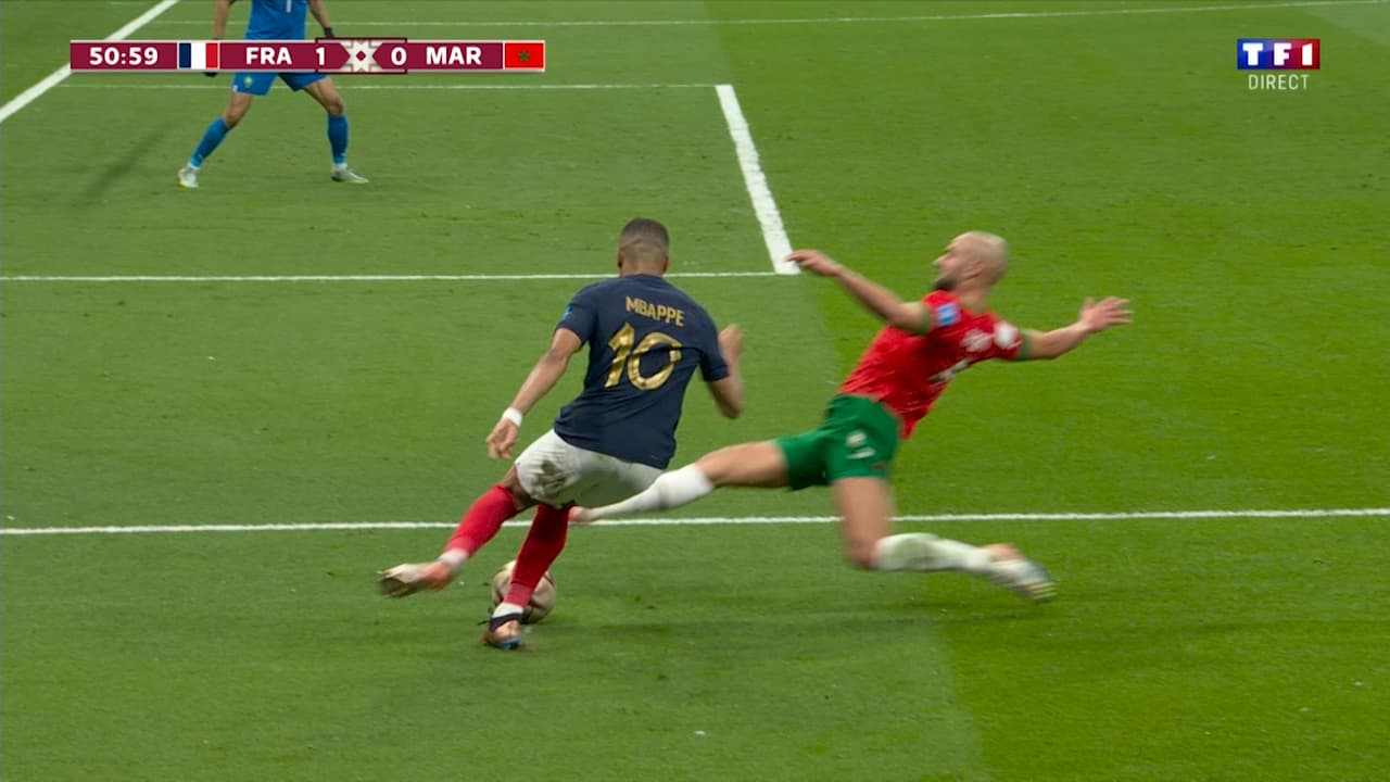 Le tacle d'Amrabat sur Mbappé lors de France-Maroc Le tacle d'Amrabat sur Mbappé lors de France-Maroc