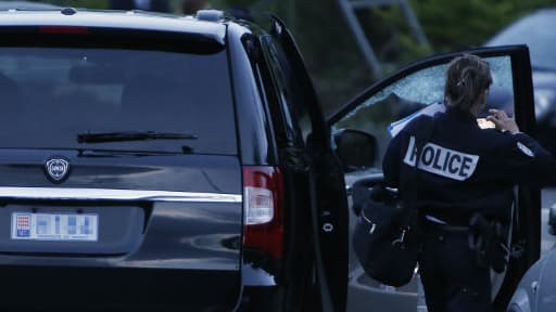 Le véhicule où se trouvaient Hélène Pastor et son chauffeur, à Nice, le 6 mai 2014.