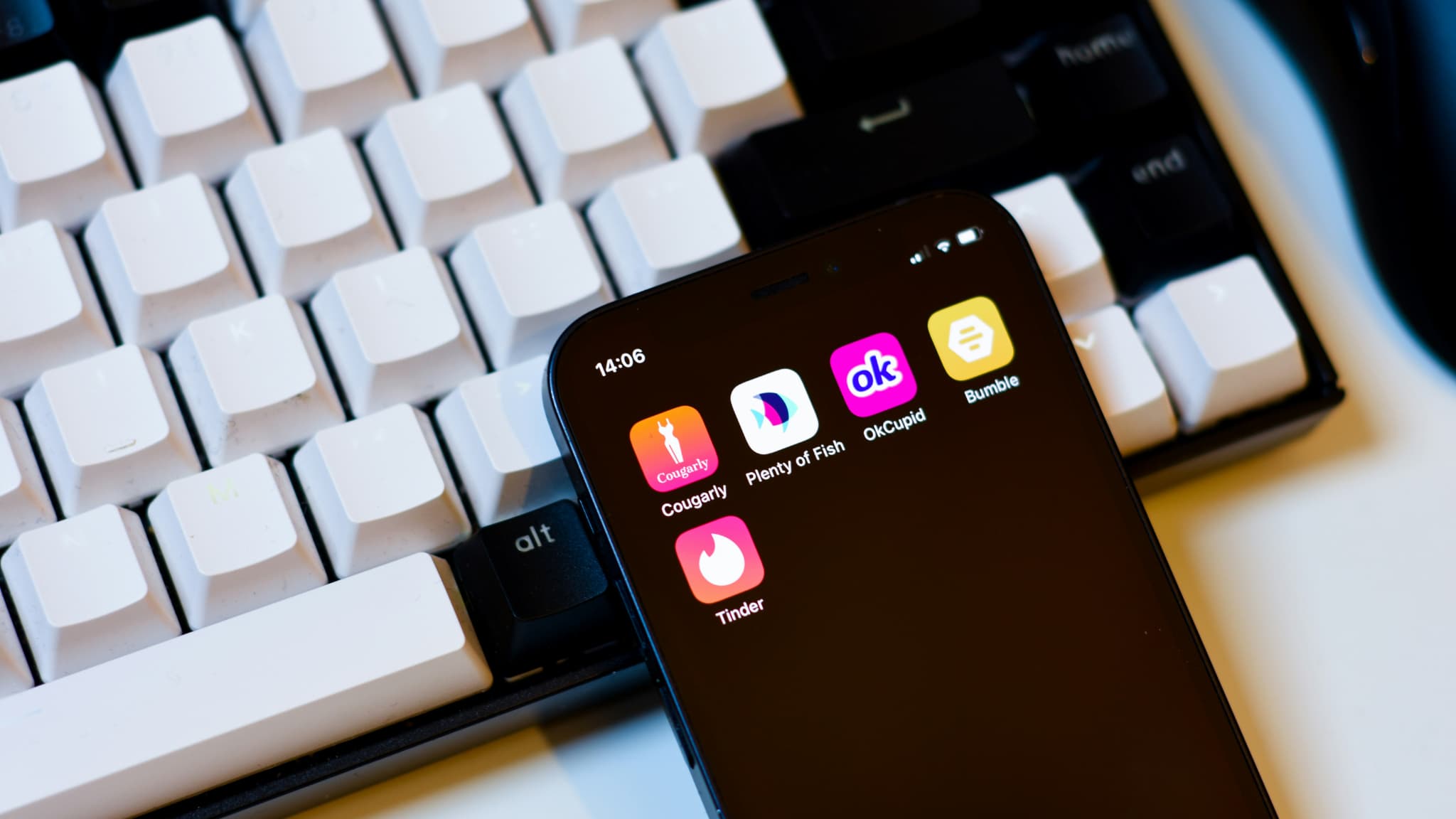 Des applications de rencontres sur un smartphone (photo d'illustration).