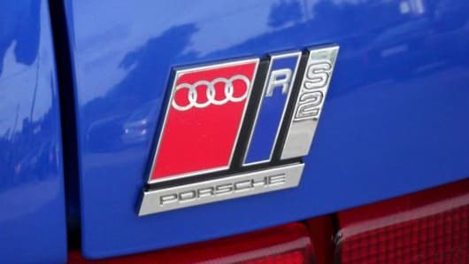 Une Porsche cachée sous une carrosserie Audi, c'est une façon de voir le break 80 Avant RS2. 