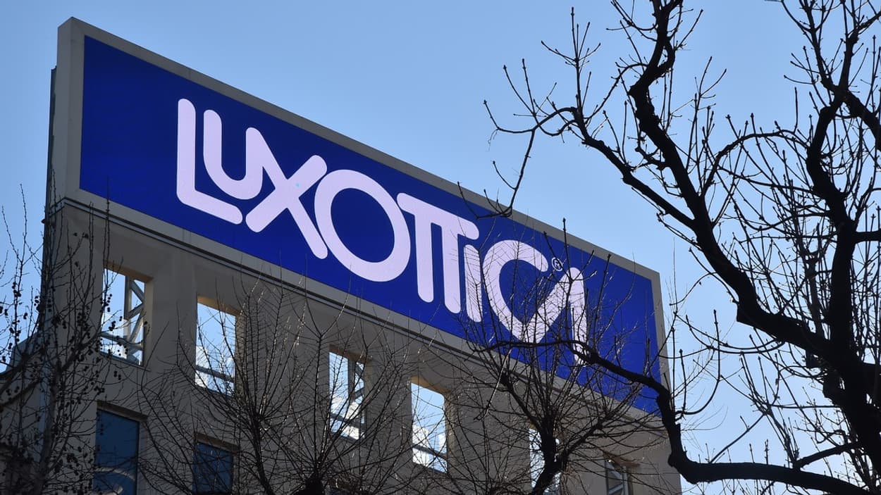 Le géant mondial des verres correcteurs Essilor et le lunettier italien Luxottica ont reporté la finalisation de leur fusion à la fin juillet 2018. Le géant mondial des verres correcteurs Essilor et le lunettier italien Luxottica ont reporté la finalisation de leur fusion à la fin juillet 2018.