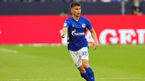Mehmet-Can Aydın avec Schalke 04, à Gelsenkirchen le 13 août 2021